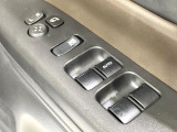 狭い駐車場での開閉に便利です☆