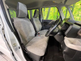 運転席シート廻りは使用感も少なく、良好な状態となっています。丁寧に使われていたことがよくわかりますね。