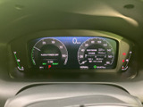 視認性の高いメーターで、運転に必要な情報を的確に把握できます。スタイリッシュなデザインで、洗練された運転空間を演出します。
