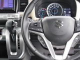 ステアリングには様々なスイッチが付いておりますので運転しながらの操作も楽ちんです♪