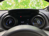 視認性の高いメーター類は、運転に必要な情報をドライバーにわかりやすく伝えます。デザインと機能性を両立し、快適な運転環境を提供します。