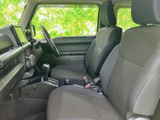 シンプルで機能的な内装が、運転に集中できる環境を提供。使いやすさを追求したデザインです。