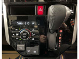 オートエアコン♪お好みの温度に設定するだけで車内を快適空間にしてくれますよ♪