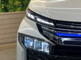 【LEDヘッドライト】悪天候や夜間走行時も良好な視界を確保し安心して運転できる高輝度LEDヘッドライトを装備!点灯速度が早く、消費電力も抑えられています。