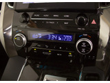 ★使いやすさや安全性を追求したステアリング周り!高級車ゆえにスイッチ類が多いのも特徴ですね!考え尽くされた配置ですぐに使いこなす事が出来ますのでご安心下さい!是非、体感してみて下さい!!