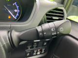 操作しやすいウインカーレバーは、スムーズな車線変更をサポート。安全運転に貢献します。