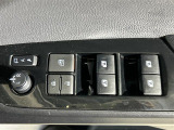 【パワーウインドウ】運転席のスイッチで、各席の窓ガラスの開閉ができます!あると便利ですよね!