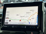 詳細な地図表示で、スムーズなドライブをサポート。お気に入りの音楽を楽しみながら、快適な移動時間を過ごせます。