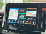 大型ディスプレイが視認性を高め、快適なドライブをサポート。多彩な機能で、車内でのエンターテイメントをさらに充実させてくれます。