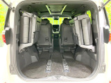 普段のお買い物や通勤、送迎等に十分な荷室スペースを確保しております。セカンドシートを倒すと、大きな荷物の積載も可能です♪