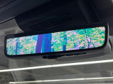 【デジタルインナーミラー】後席の大きな荷物や同乗者で後方が確認しづらい時でも安心!カメラが撮影した車両後方の映像をルームミラー内に表示。クリアな視界で状況の確認が可能です!