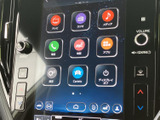 多彩な機能を備えたセンターディスプレイが、快適なドライブをサポート。直感的な操作で、音楽やナビゲーションをスムーズに利用できます。情報満載で便利です。