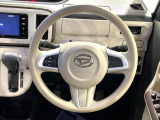 インテリアに合わせたデザインのステアリングは、運転される方のことも考え、運転しやすい形状、大きさです。是非一度、実際に触ってお確かめください。