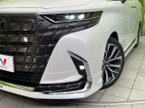 【三眼LEDヘッドライト】スタイリッシュな見た目の三眼LEDヘッドライトを装備♪スタイルだけでなく、夜間の走行も視界良好で安心してお乗りいただけます。