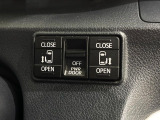 【両側パワースライドドア】スマートキーや運転席のスイッチで後席両側スライドドアの開閉が可能♪電動だから力を入れてドアを開ける必要が無く、小さなお子様でも簡単に開け閉めでき快適です♪