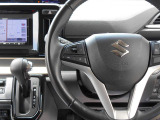 ステアリングには様々なスイッチが付いておりますので運転しながらの操作も楽ちんです♪