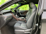 運転席からの視界は広く、運転操作もスムーズ。快適なドライビングをサポートする、機能的な空間です。
