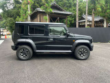 本格的な四輪駆動車の機能と走破性を持つジムニーシリーズで初となる5ドアモデル「ジムニーノマド」。