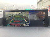 後方確認をサポートするモニター。駐車時や狭い道での運転も安心です。安全運転をサポートする頼もしい機能です。