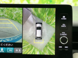 後方の視界を広げ、安全な運転をサポートします。障害物の確認がしやすく、駐車時の不安を軽減します。運転に自信が持てます。
