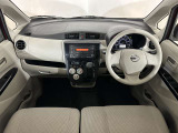 室内が明るく、運転がしやすいナチュラルベージュ内装となっております。