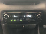 エアコンはオートエアコン付きになります。お好みの温度設定にすれば車内の温度を検知し自動で調整してくれます。暑い日は寒い日は特にオススメです♪