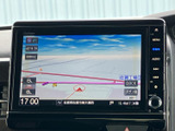 高精細な地図表示で、目的地までスムーズに案内してくれます。運転に集中しながら、安心して道を進めます。