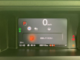 握りやすいステアリングで、快適なドライビングを実現。操作性も高く、スムーズなハンドリングをサポートします。運転の楽しさを向上させます。