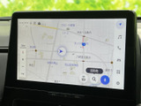 見やすい地図表示で、目的地へのナビゲーションもスムーズ。渋滞情報もリアルタイムで確認でき、最適なルートを提案します。