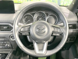 【純正革巻きステアリング】上質な革を使用することで、手にしっかり馴染みとても運転しやすいハンドルです♪