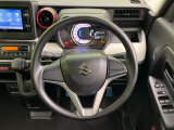 インテリアに合わせたデザインのステアリングは、運転される方のことも考え、運転しやすい形状、大きさです。是非一度、実際に触ってお確かめください。