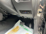ビルトインETC車載器装備。 デザインと一体となった埋込み型タイプで、配線も見えず、隙間も無くスタイリッシュに収まっております。
