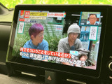 停車中にテレビや動画を楽しめるので、待ち時間も快適に過ごせます。長距離移動のお供にも最適です。