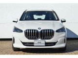 ご納車前には、BMWを熟知したメカニックによる100項目の点検・整備を行います。不具合箇所、交換時期に達している部品に関しましては、全て当社負担で交換してからのご納車となります。
