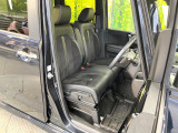 運転席シート廻りは使用感も少なく、良好な状態となっています。前オーナー様が丁寧に使っていたことがよくわかりますね。