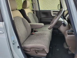 運転席・助手席は状態も良く室内クリーニング施工済みなので、ご来店の上是非お確かめください!