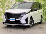 流麗なフォルムが目を惹き、都会の街並みに映える一台です。洗練された佇まいが、その存在感を際立たせています。