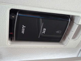 見栄えよくすっきりと収まるETC車載器です。高速道路の料金所をスムーズに通過でき、快適なドライブをサポートします。(※支払総額にセットアップ費用は含まれておりません。)