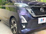 【LEDヘッドライト】悪天候や夜間走行時も良好な視界を確保し安心して運転できる高輝度LEDヘッドライトを装備!点灯速度が早く、消費電力も抑えられています。