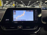 ディスプレイオーディオやカーナビは、現代のドライブにおいて欠かせない装備のひとつです。初めての場所でも迷いにくく、快適なルート案内で運転をサポートします。移動中のエンターテインメント性も高まります。