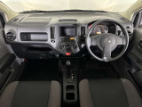 運転がしやすくて室内が明るい、ナチュラルグレー内装となっております。
