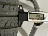 夏タイヤの残り溝は4.9mmです。スリップラインからは3.3mmとなっております。