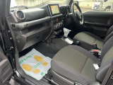 シートヒーター。 運転席・助手席に座面を温めるシートヒーターを採用。 冬場でも快適にドライブができます。