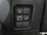 PKSBセットスイッチ。駐車時などの低速走行時に壁などを検知すると警報とブレーキ制御で衝突被害を軽減させるシステムです。