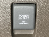 アクセサリーソケットはUSBのアダプターなどをつければ、スマホの充電にも使えます。
