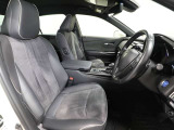 ゆったり室内で運転もしやすいです♪使い勝手の良い配置も考えられています!!