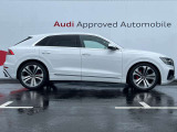 Audiの車両は、空気力学を考慮した流れるようなラインが強調されており、スポーティでエレガントな印象を与えます。