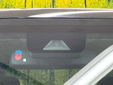 【トヨタセーフティセンス】走行中に前方の車両等を認識し、衝突しそうな時は警報とブレーキで衝突回避と被害軽減をアシスト。より安全にドライブをお楽しみいただけます。