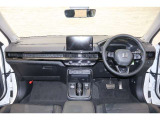 操作性に優れた運転席となります!小物入れや各ボタンの配置にこだわり、使いやすいです!座り心地もよく視認性も良好なのでロングドライブもお任せ下さい!