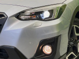【LEDヘッドライト】悪天候や夜間走行時も良好な視界を確保し安心して運転できる高輝度LEDヘッドライトを装備!点灯速度が早く、消費電力も抑えられています。